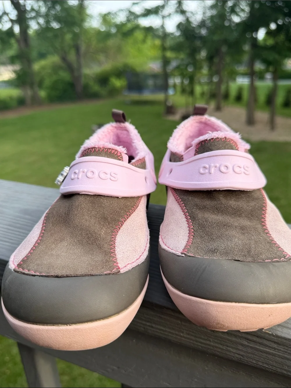 CROCS Dawson Big Kid’s Suede (w/Faux Fur Lining) Clog (Size: J2)(EUC)